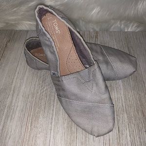 Women’s TOMS size 8